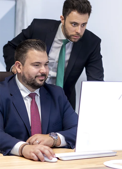 Eduardo Simó con el Álvaro en el despacho